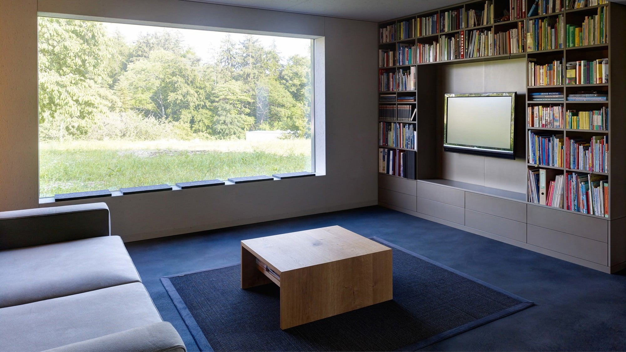 Einfamilienhaus mit Sitzfenster im Wohnzimmer