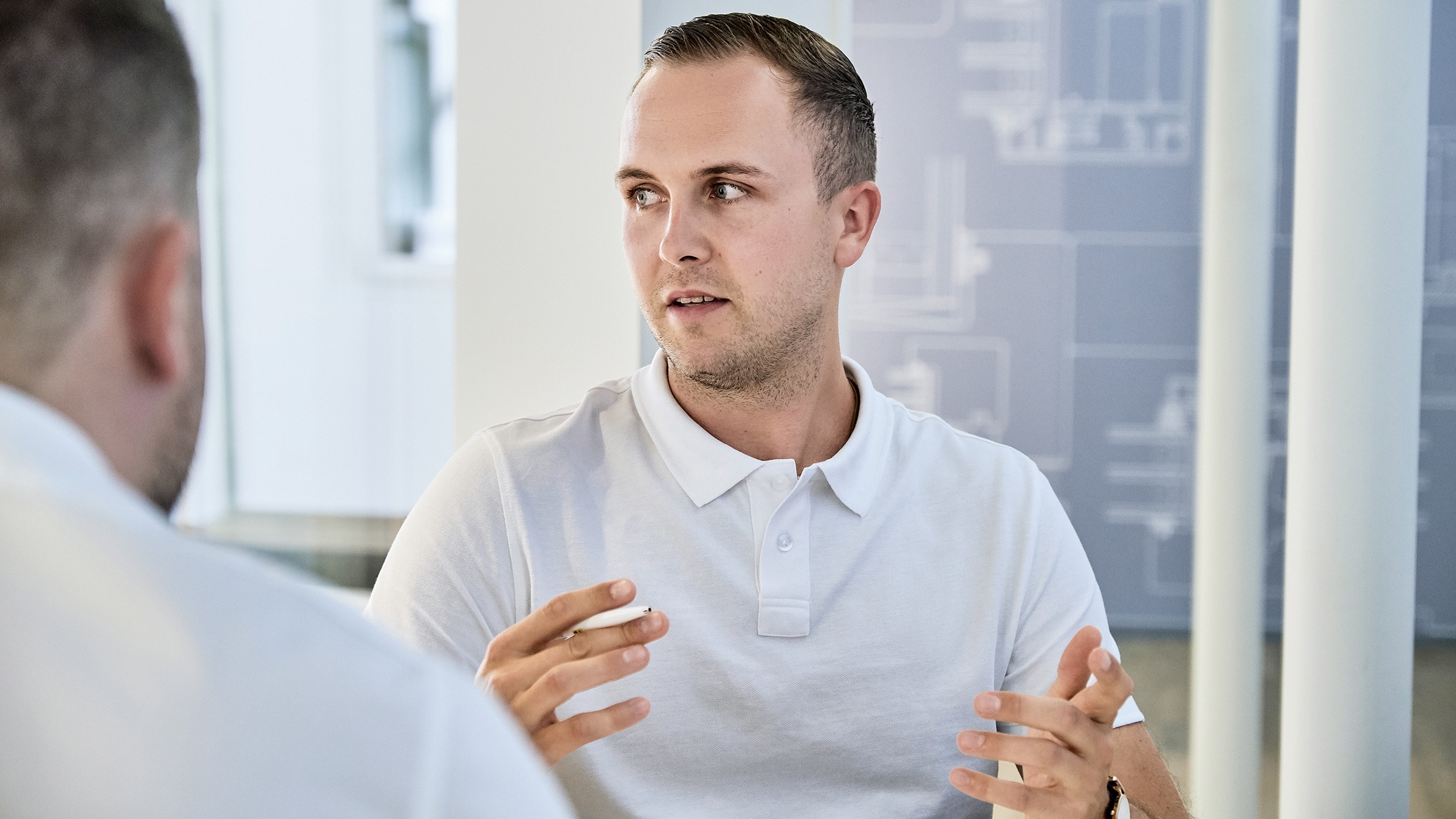 Projektmanagement Fenster und Fassaden: Firmengebäude 4B in Hochdorf, Meeting, Besprechung, Sitzung