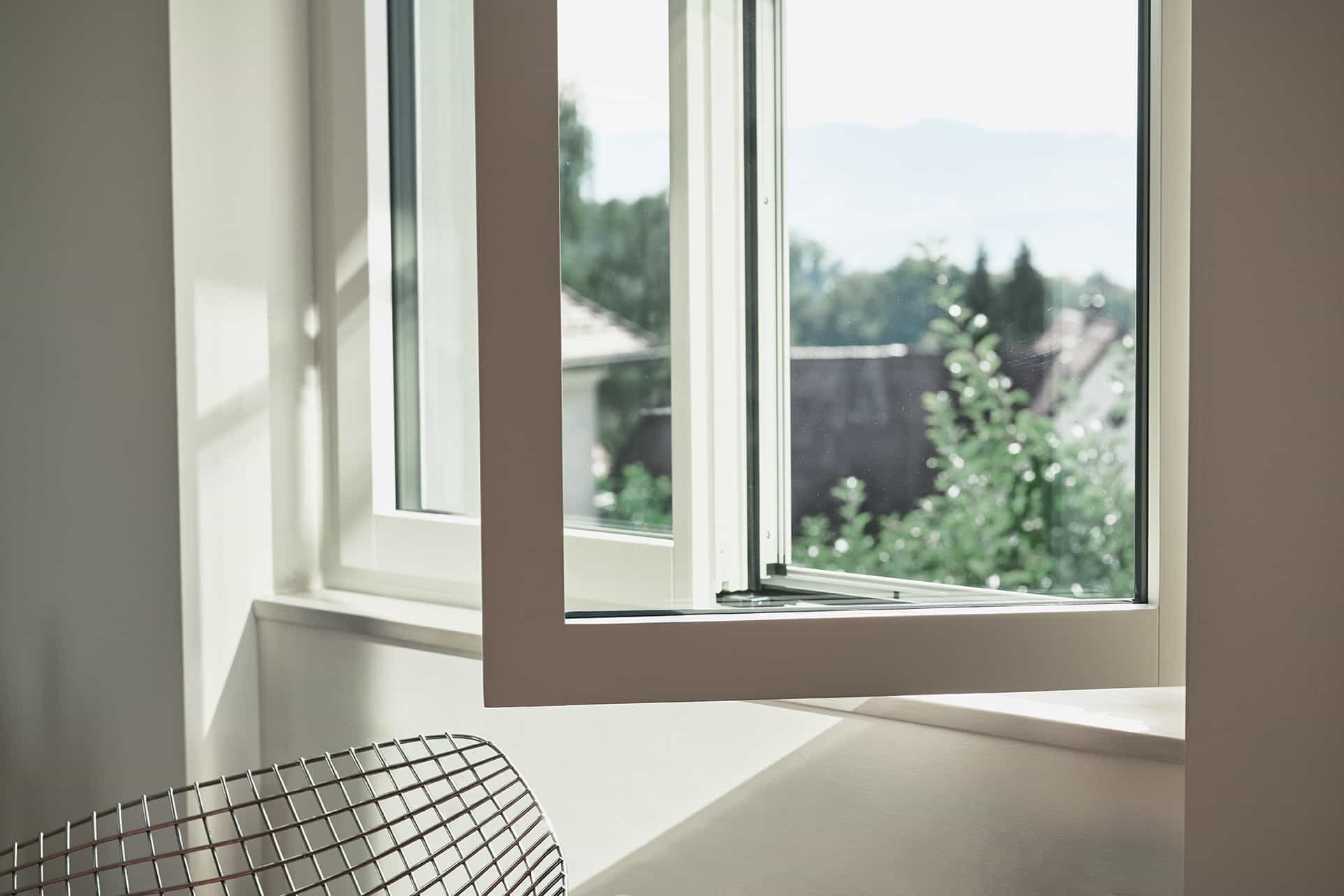 Offenes Renovationsfenster RF1 von 4B