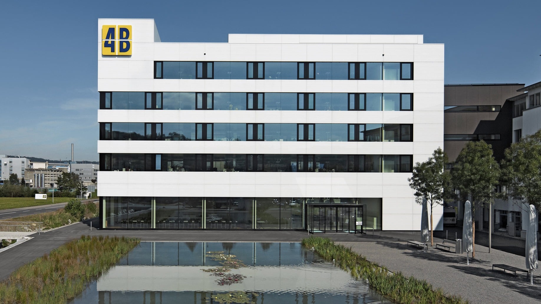 Vue de face du siège social 4B à Hochdorf