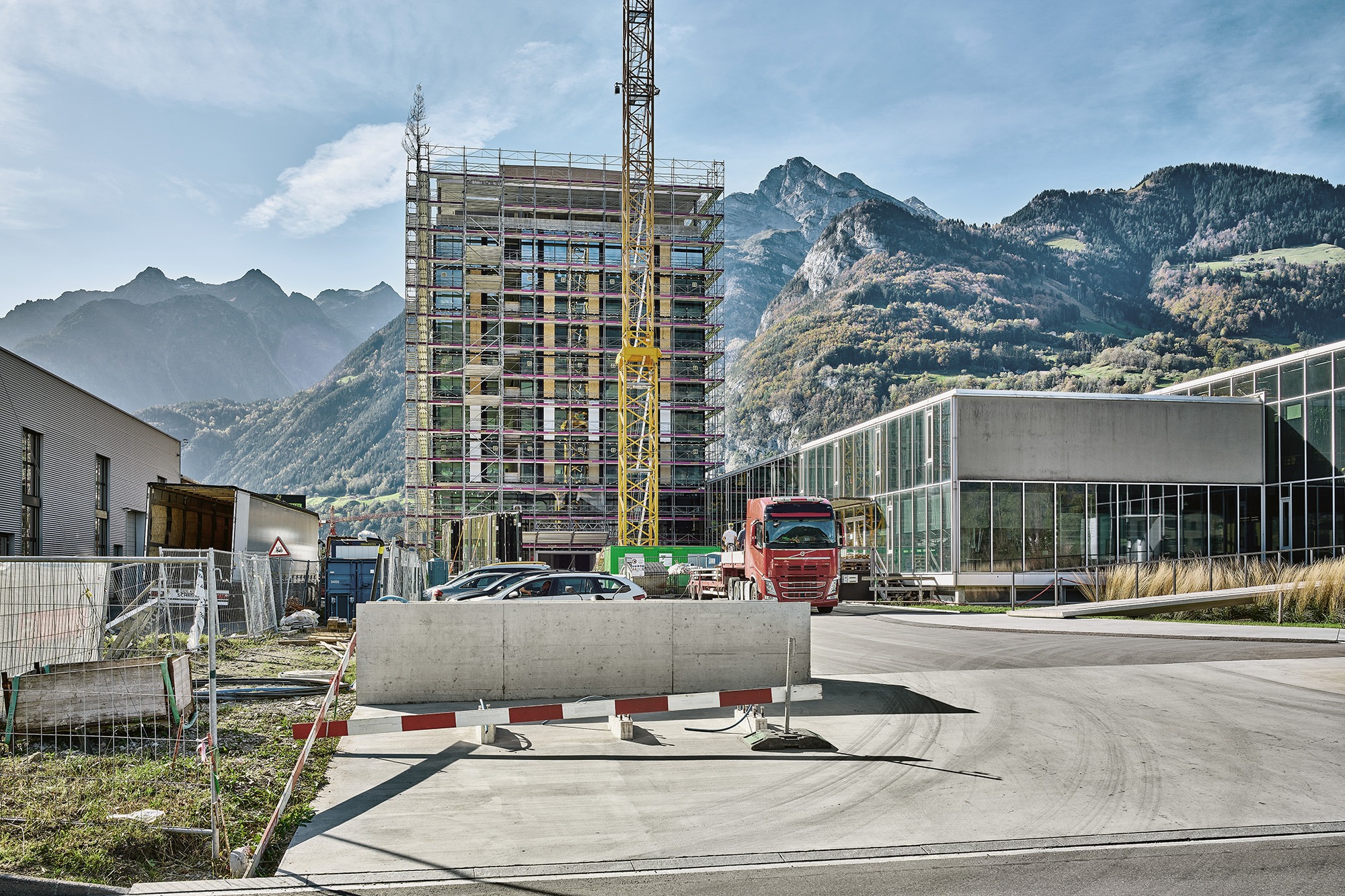 Baustelle vom Siscampus, Montage der Fassadenelemente