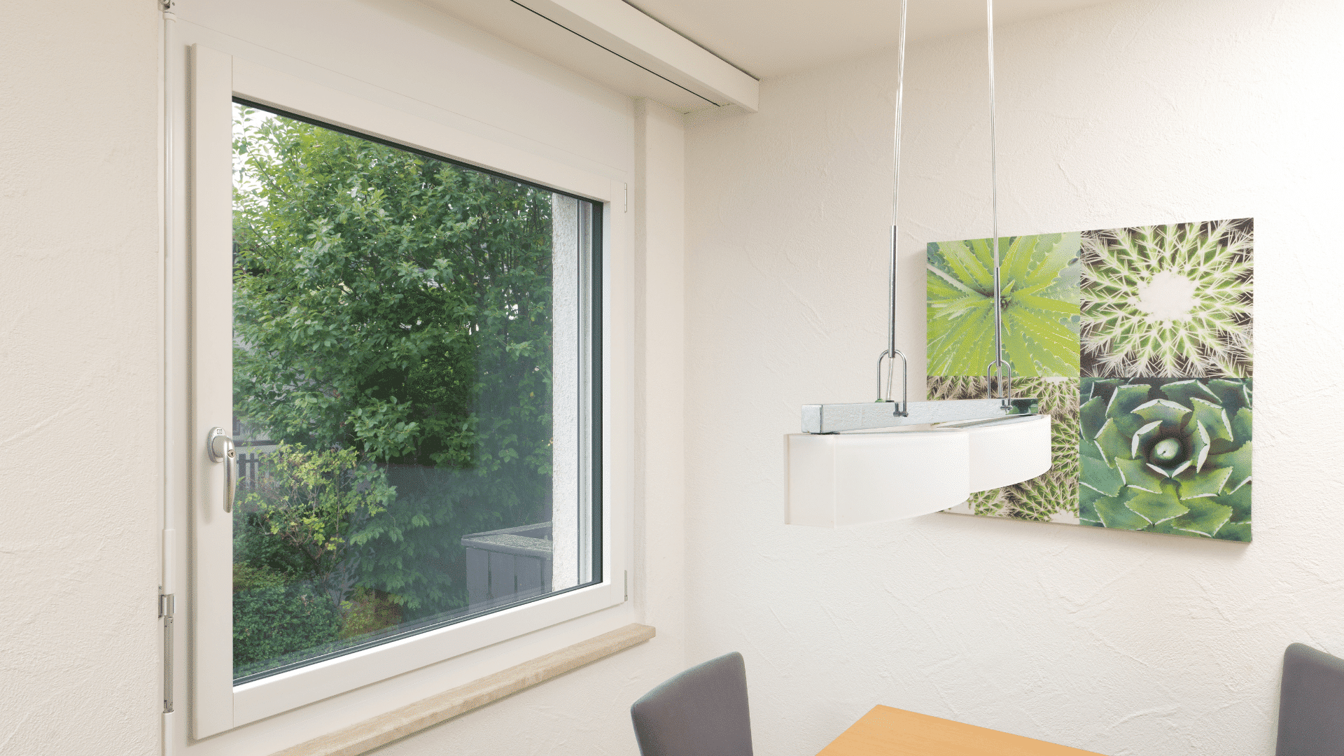 Nachher: Esszimmer mit neuem Renovationsfenster RF1