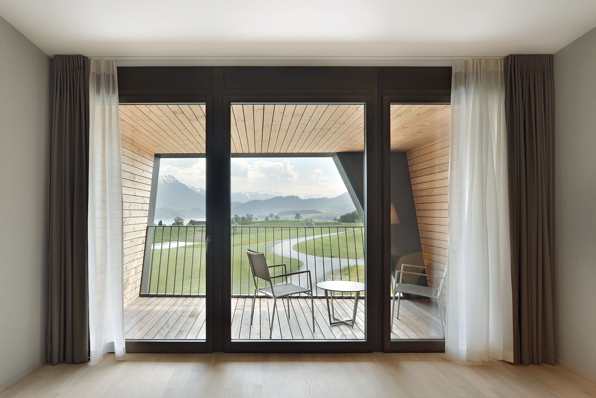 Golfhaus Meggen: Ausblick durch die Neubaufenster