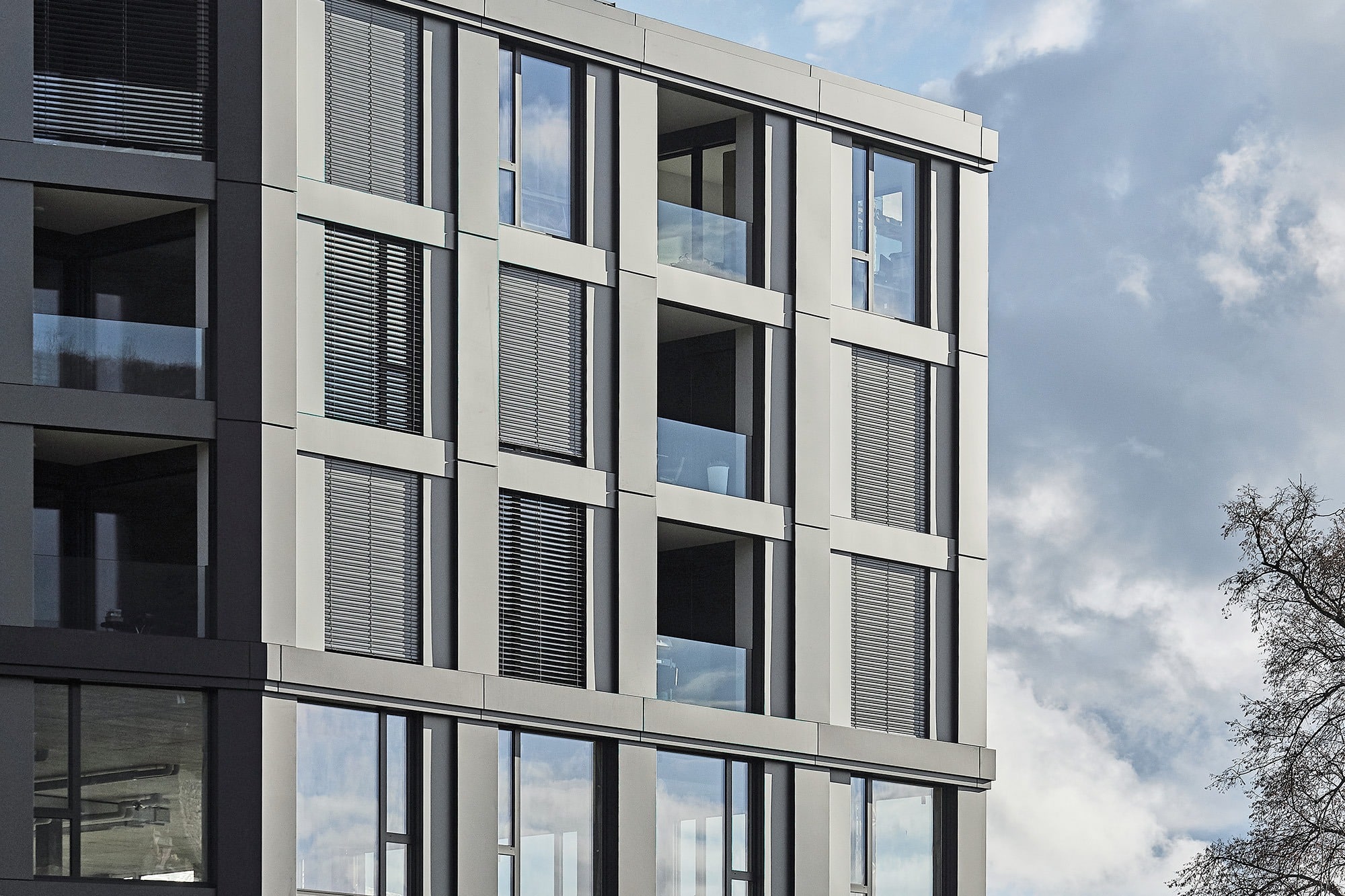 Aussenansicht vom Gebäude Bahnhof West Aarburg, Fassade, Fenster, 4B