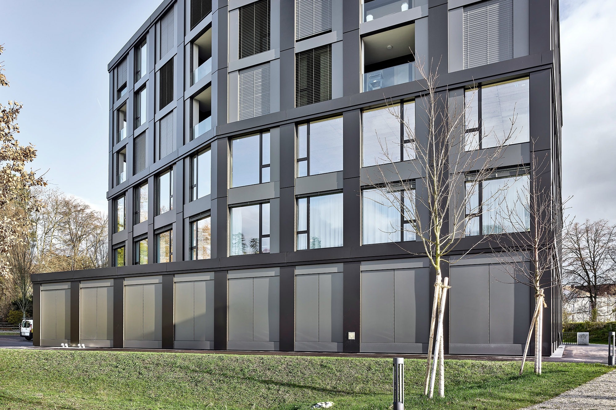 Fassade vom Bahnhof West Aarburg, Fassade, Fenster, 4B