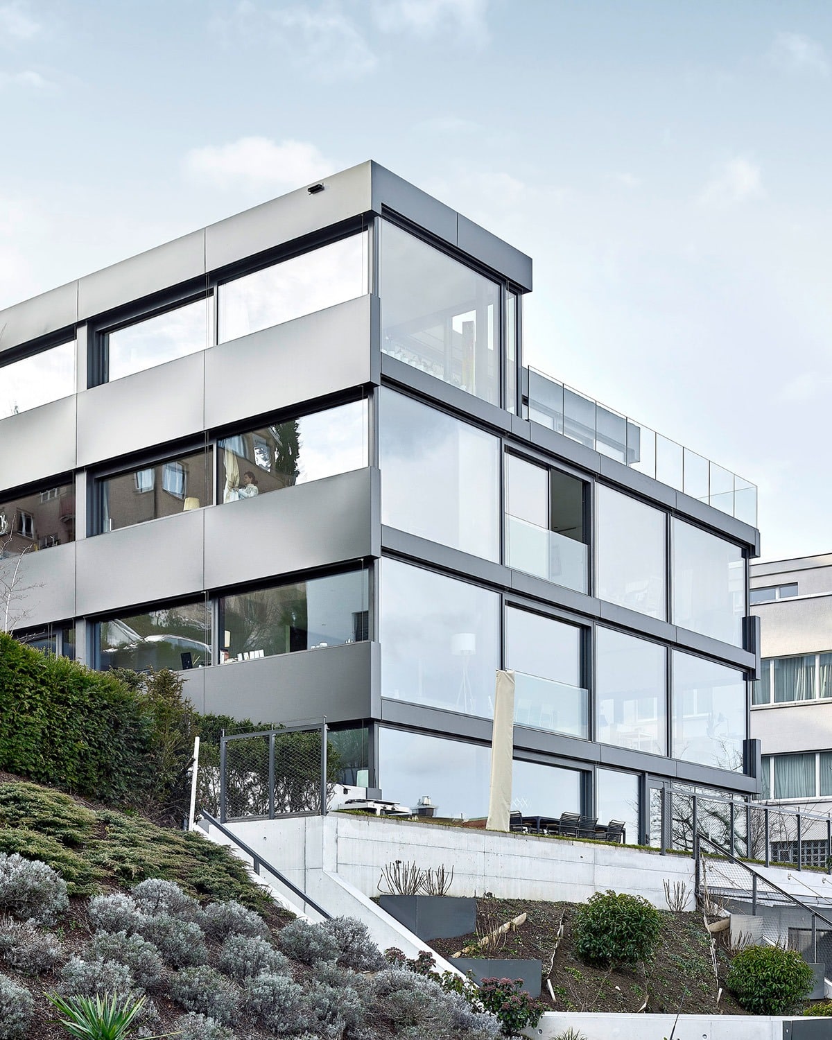 Mehrfamilienhaus Kilchberg, Haus mit Glasfassade, Aussenansicht