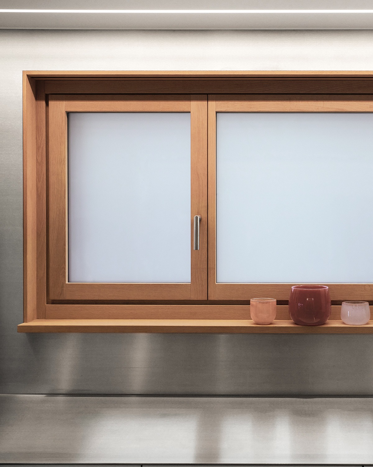 Küchenfenster mit aktiviertem Milchglas