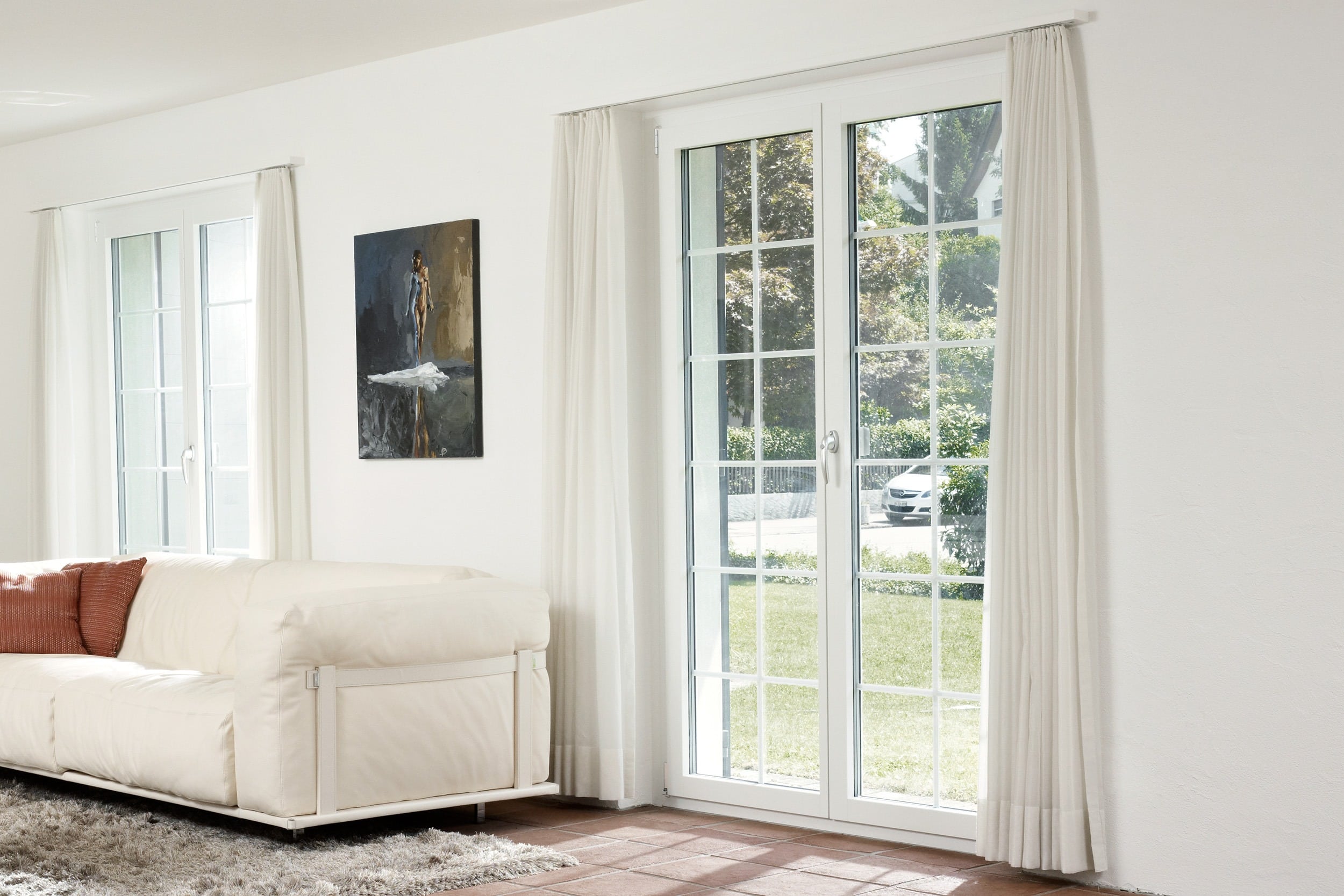 Fensterrenovation: Wohnbereich mit bodentiefen Sprossen-Fenster.