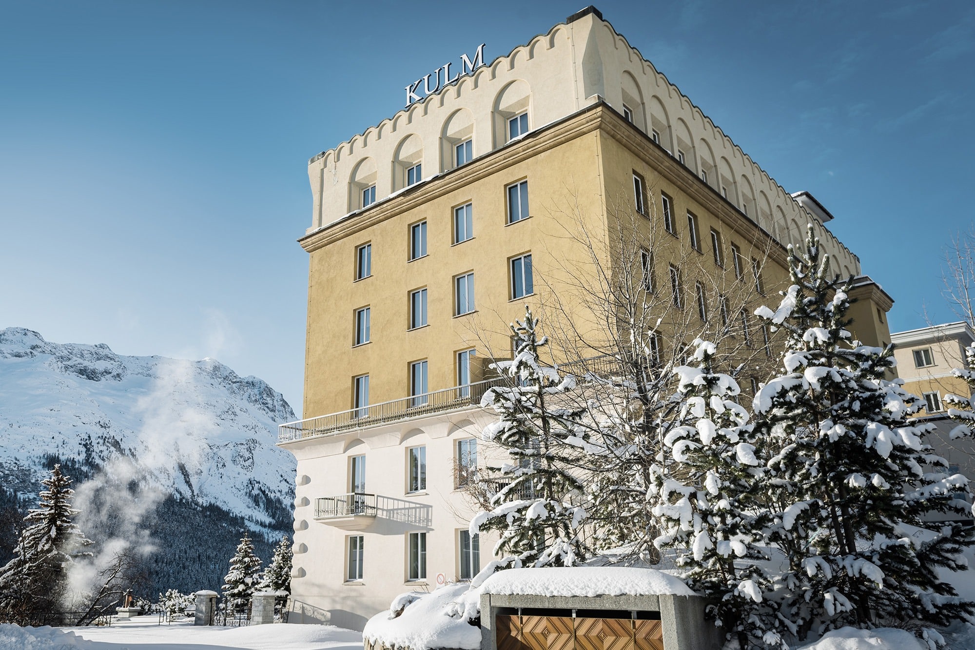 Kulm Hotel St. Moritz mit Holz-Metall Fenster