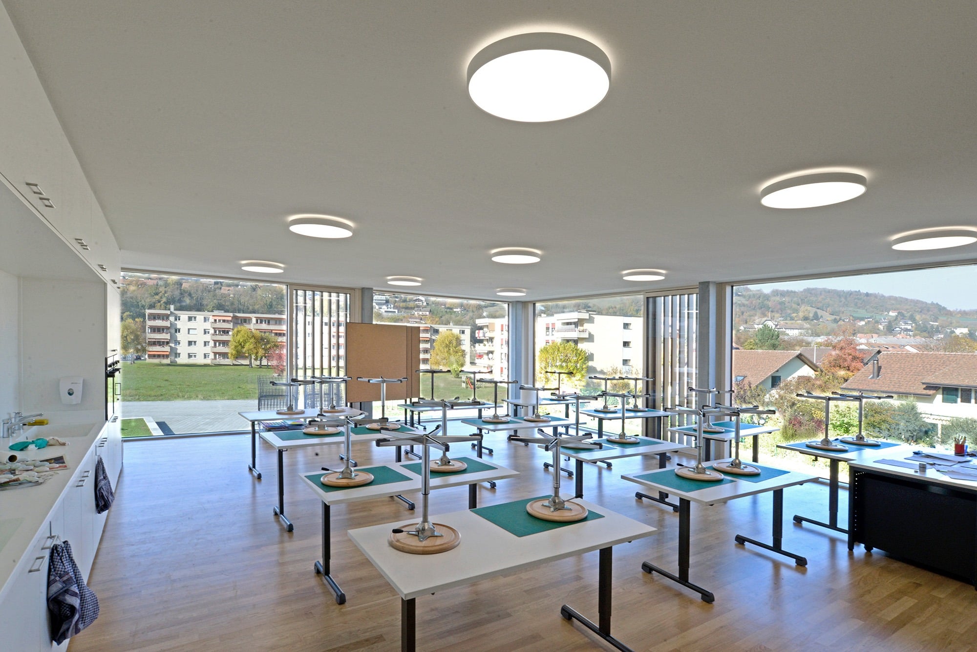 Helles Schulzimmer vom College fey du Moudon