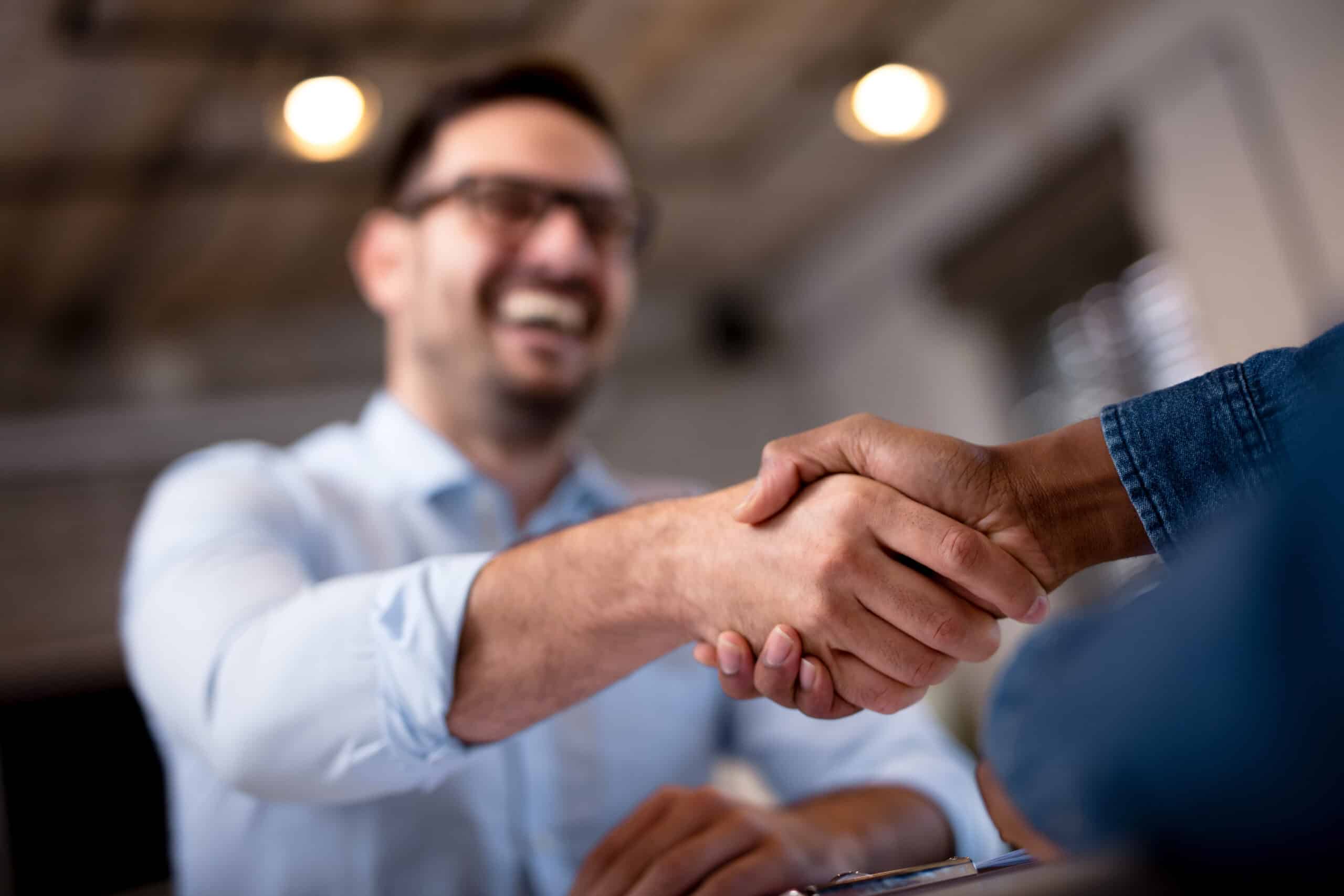 4B_Anstellungsbedingungen_Handshake