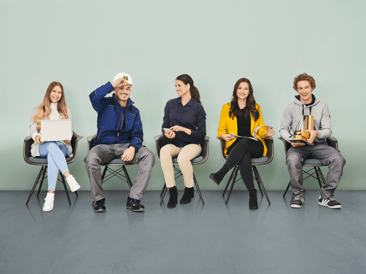 Gruppenbild mit fünf Mitarbeitern von 4B
