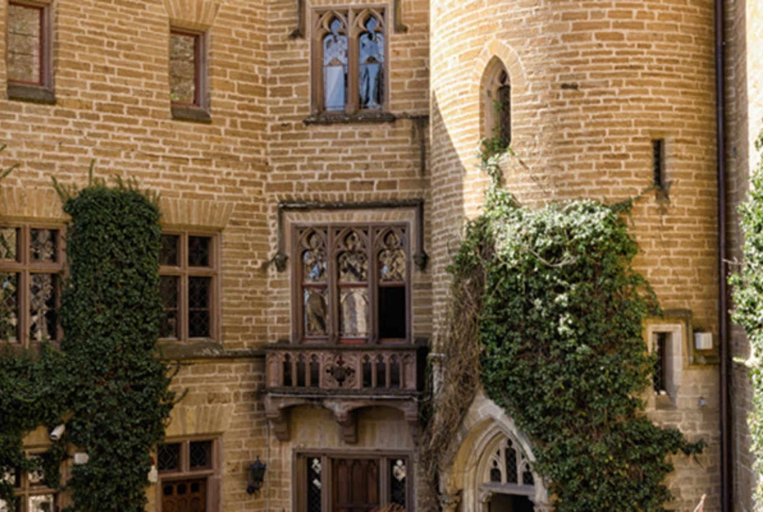 Fensterbeispiel aus der Urzeit und Romanik 1