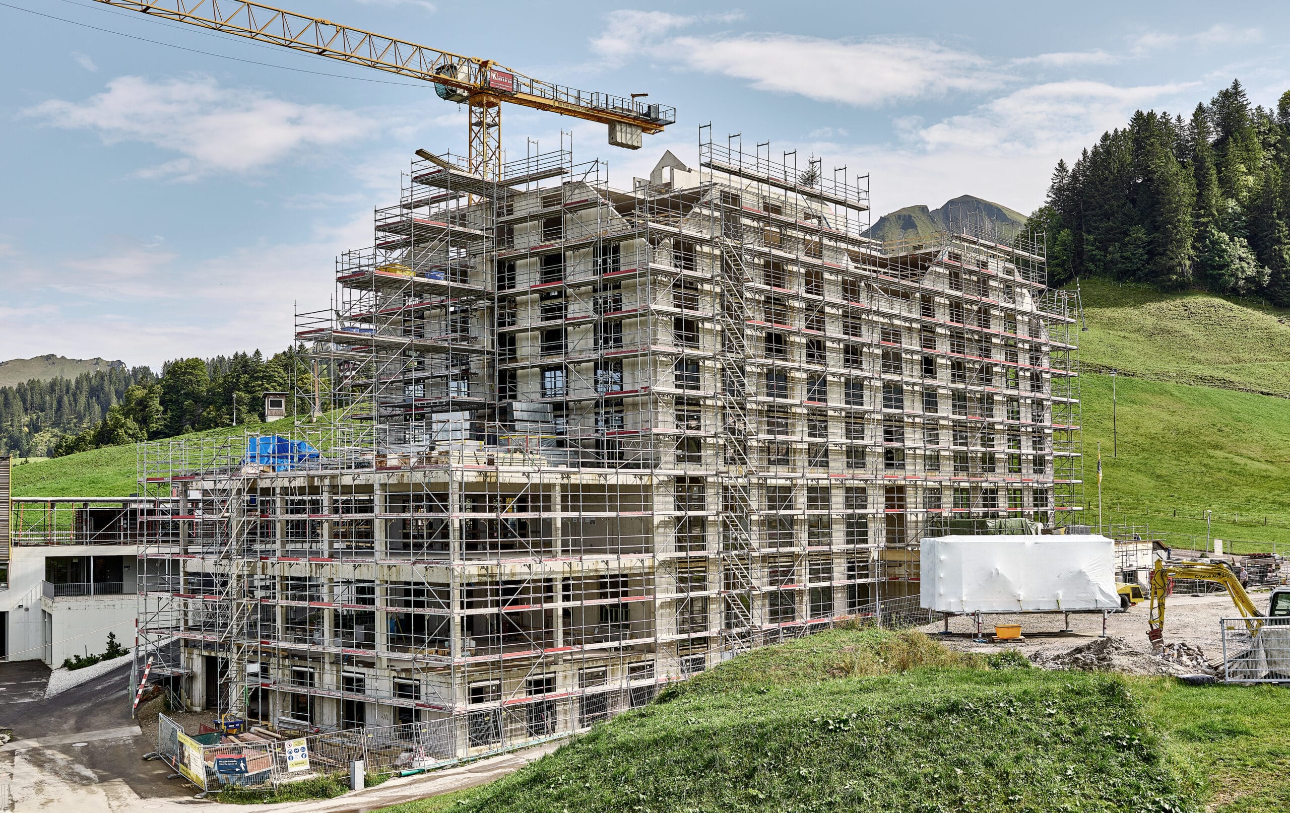 Aussenansicht der neuen Stoos Mountain Lodge