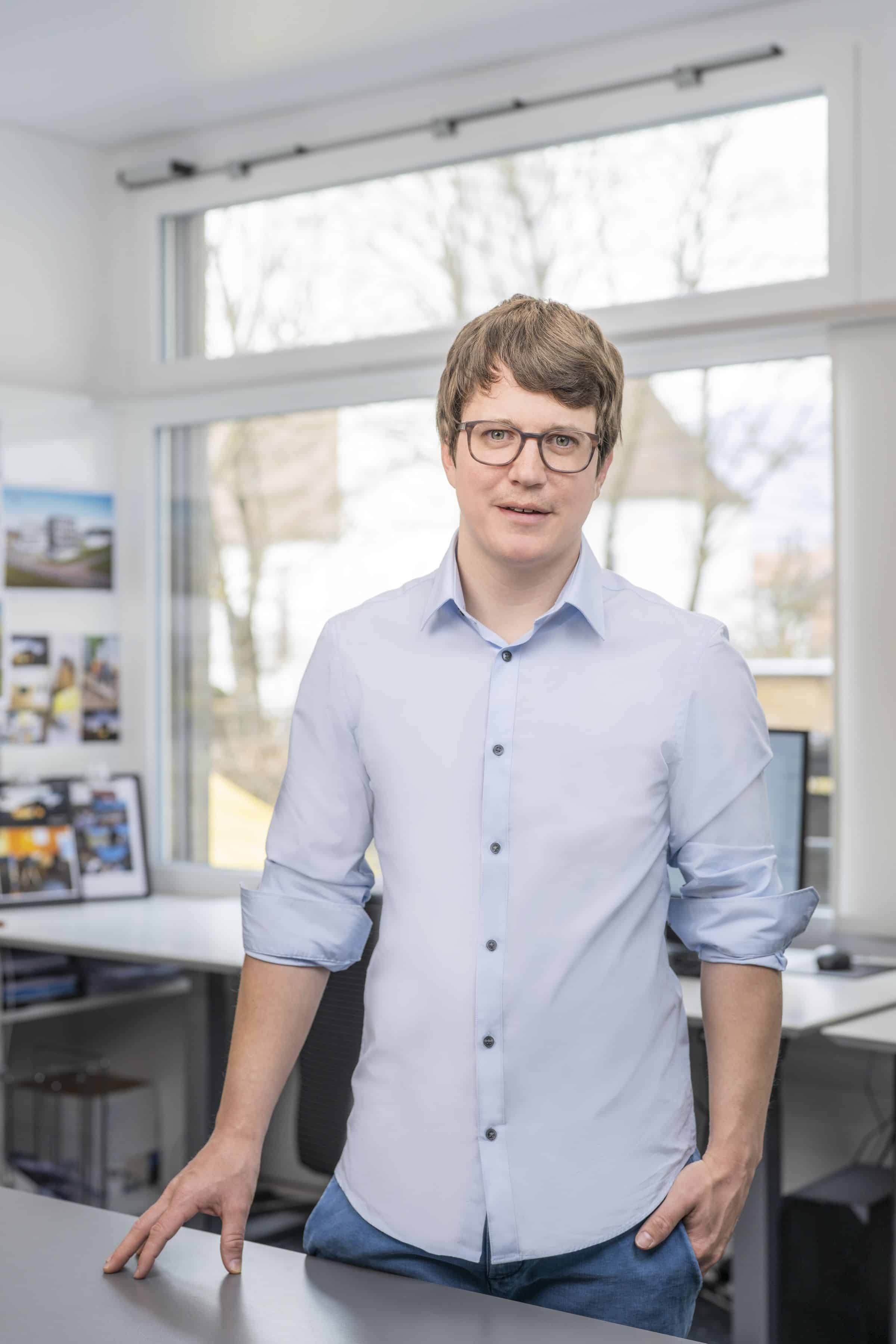 Portraitfoto von Fabio Della Giacoma - Geschäftspartner von 4B