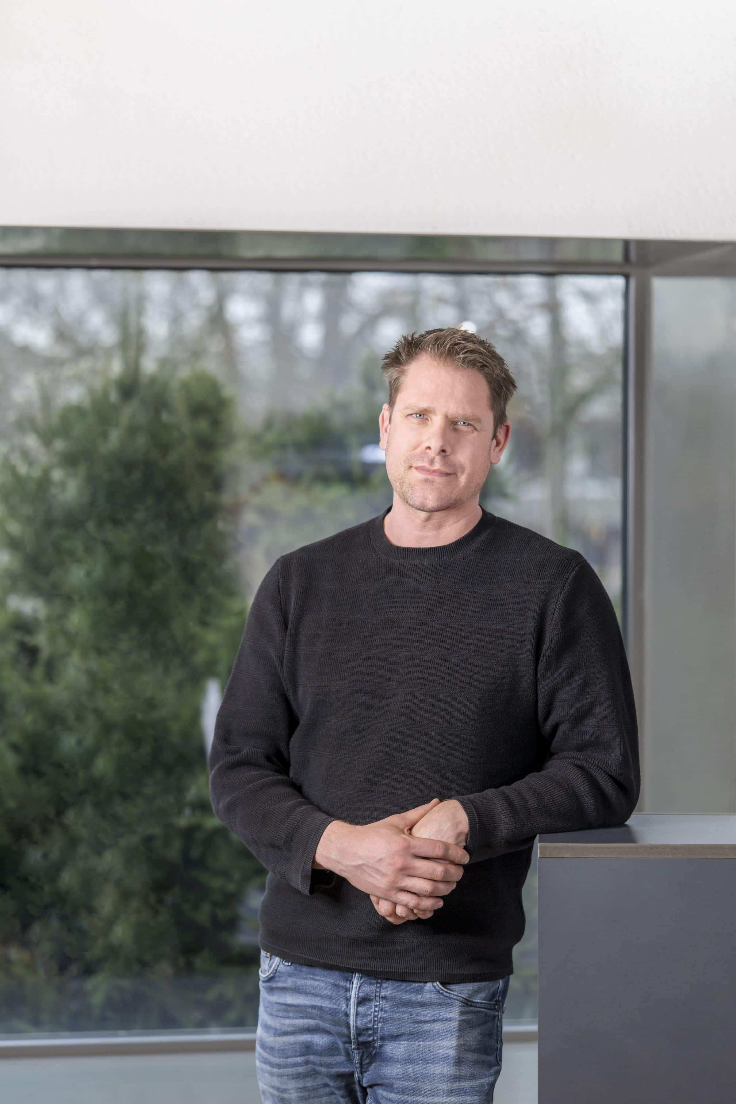 Portraitfoto von Tom Maier