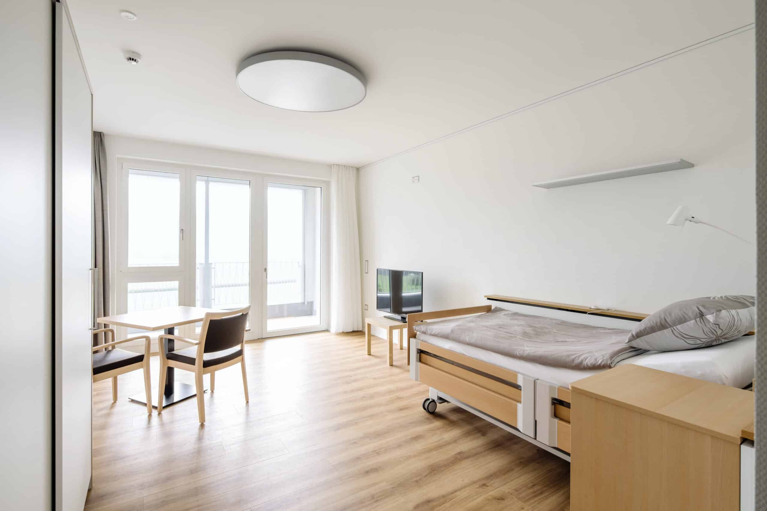 Casa Fiora: Innenansicht Zimmer Pflegzentrum