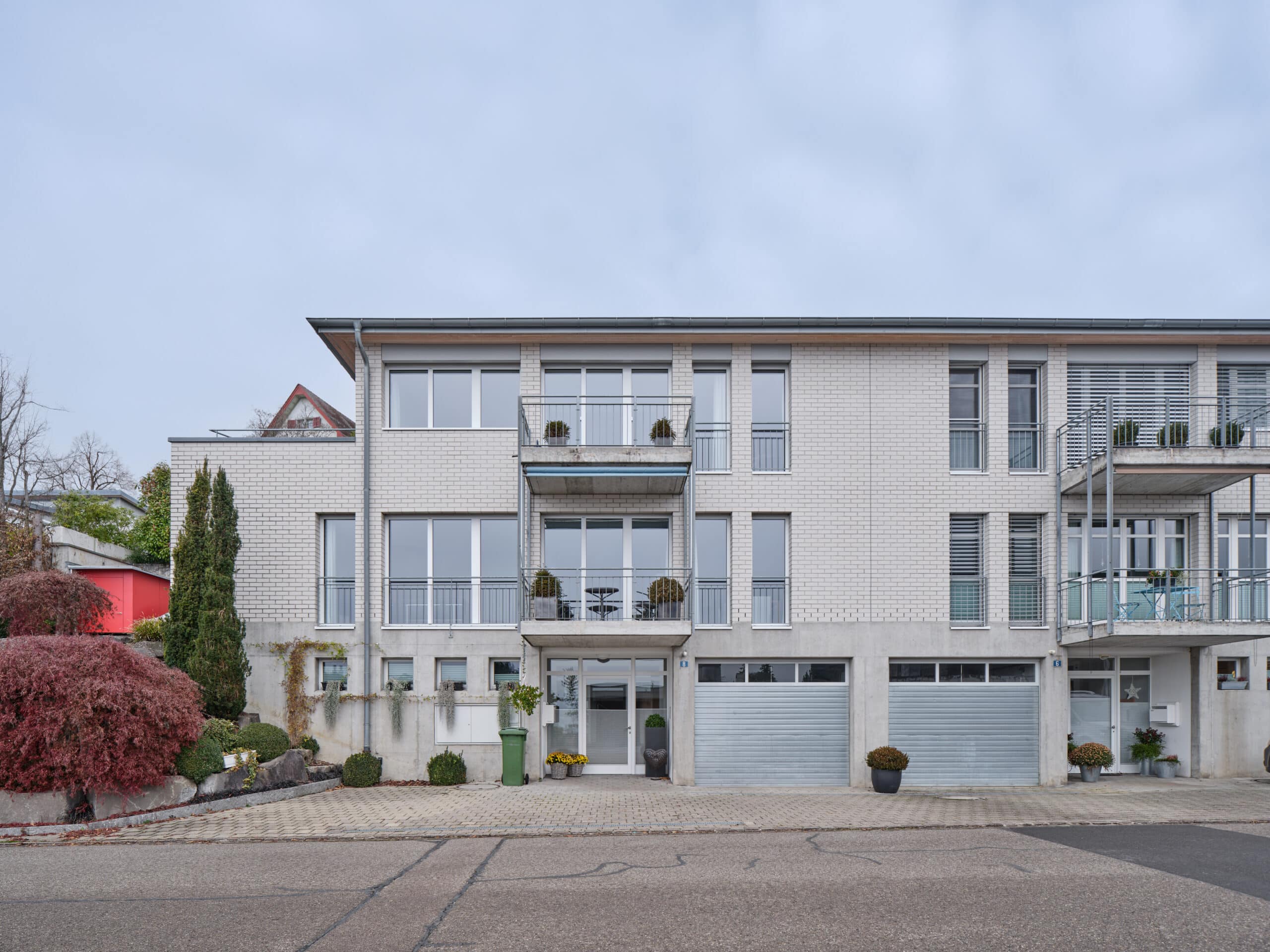 Interview mit Marco Tambini: Gebäude mit RF1 design Fenstern von aussen fotografiert