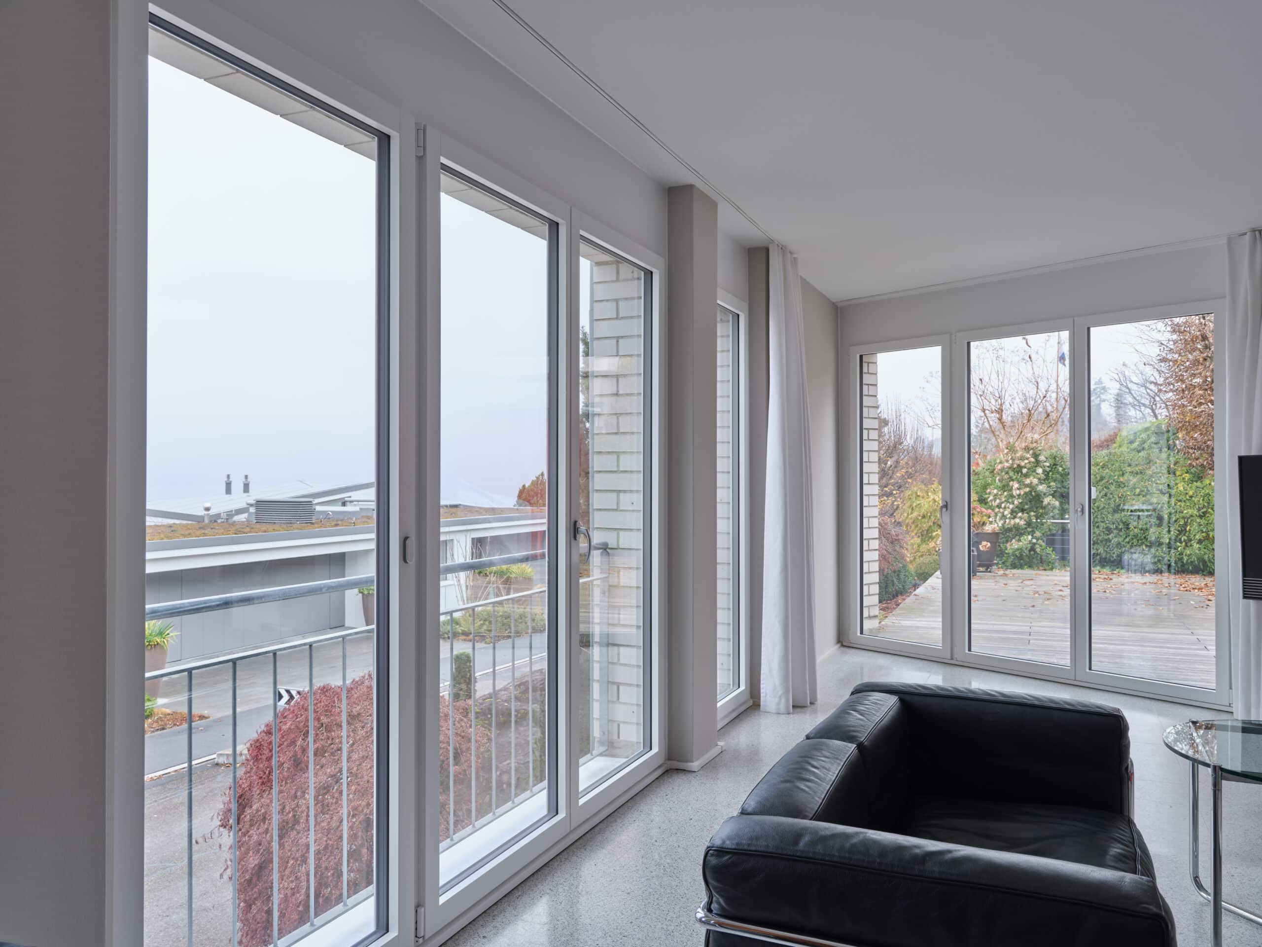 Interview mit Marco Tambini: Innenansicht der RF1 design Fenster von innen fotografiert