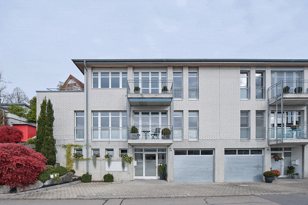 GIF-Bild mit Gebäude mit RF1 design Fenstern von aussen fotografiert